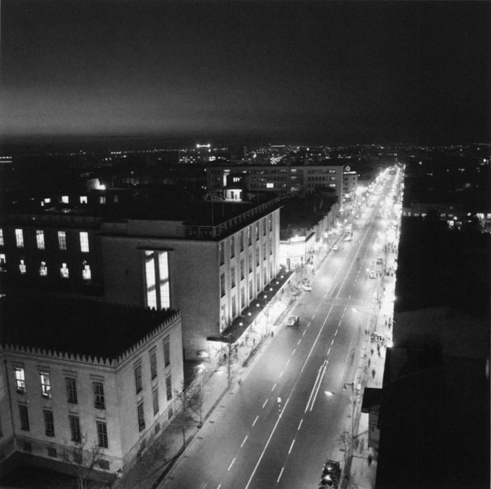 خیابان فردوسی در شب، ۱۳۴۵ خورشیدی (۱۹۶۶ میلادی) - عکس از محمود پاکزاد