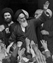 نقش شبکه‌های مردمی در پیروزی انقلاب/ سربازان خمینی؛ از حجره‌های حوزه تا غرفه‌های بازار- ونسا مارتین