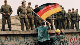 ۲۵ سال پس از فروپاشی دیوار برلین؛ معجزه‌ پایان جنگ سرد