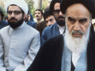 روحانی پشت سر امام خمینی