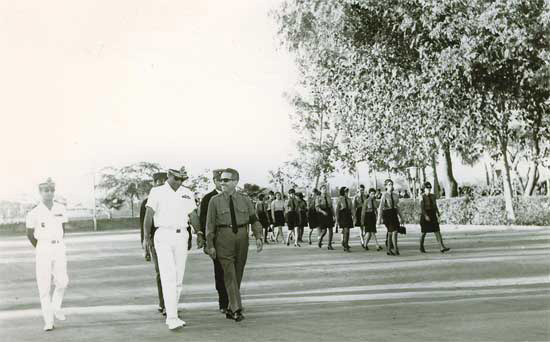 محسن پزشکپور همراه با جمعی از فرماندهان نیروی دریایی