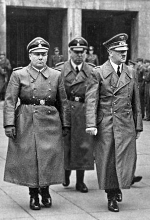 منشی فراری هیتلر، در آمریکای لاتین کشیش کودتاچی بود  