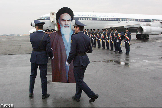 انتقاد هاشمی رفسنجانی از اجرای برنامه‌های سخیف در سالروز پیروزی انقلاب 