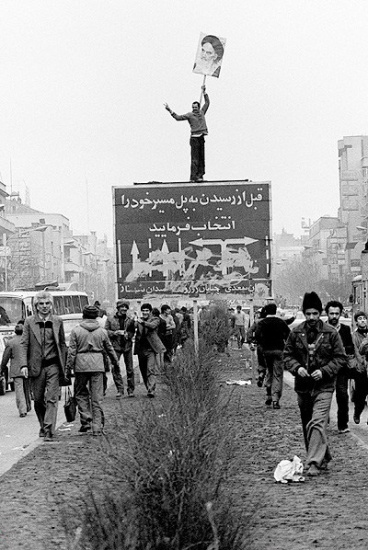 انقلابی که همه را شگفت‌زده کرد/ بازگشت حیات به تهران خسته از ستیز