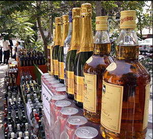 ۴ هزار بطری مشروبات را در حوض سفارت ایران در واشنگتن ریختند