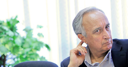 موسی غنی نژاد: جراحیهای اقتصادی مردم را به مشارکت ترغیب نمیکنند