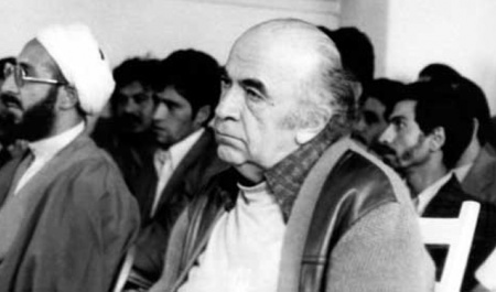 محاکمه در نیمه شب؛ هویدا خوابآلود آمد