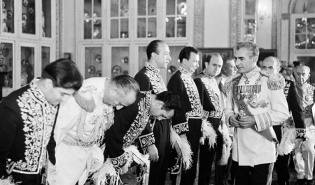 سقوط بهشت؛ اعاده حیثیت ناموفق از شاه